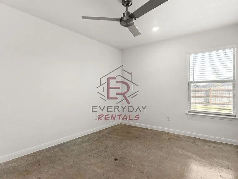 912 Cherry Laurel Ln — Photo 11
