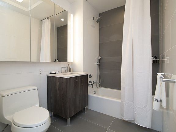 5th image of 42 W 33rd St APT 9G