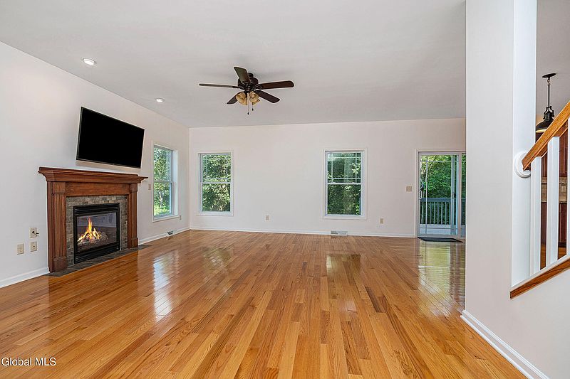5th image of 1386 Philomena Road