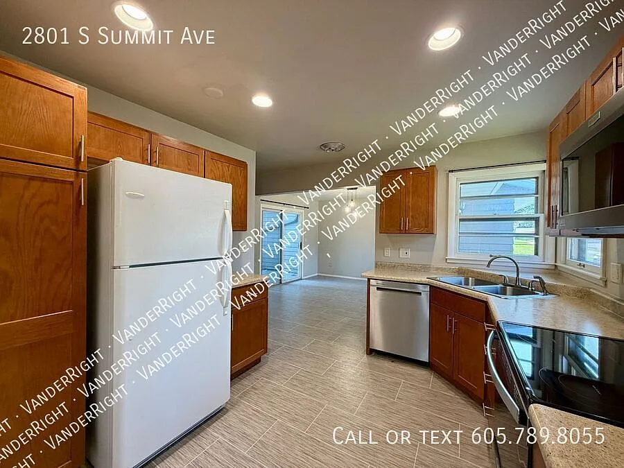 Spacious 3-Bedroom Single-Family Home with Oversized Two Stall Attached Garage — Photo 4