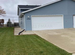 1050 Oak Pl, West Fargo, ND 58078
