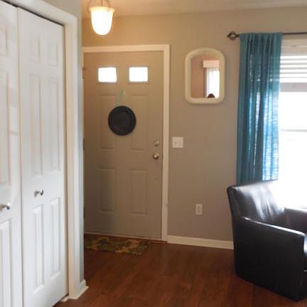 4th image of 1198 N Trail Ct NE
