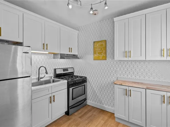 94 Cowesett Ave APT 30, West Warwick, RI 02893