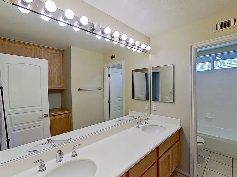 4749 E Bradford Ave — Photo 29