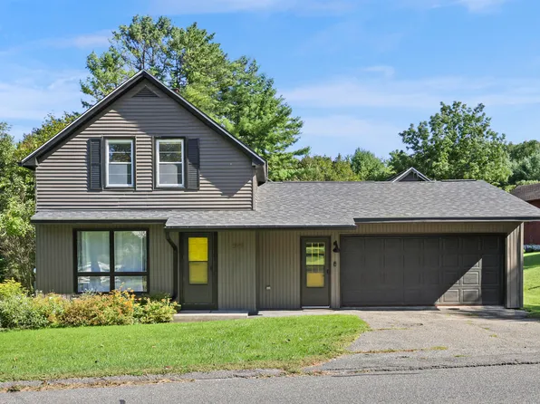 395 Fairview St, Lee, MA 01238