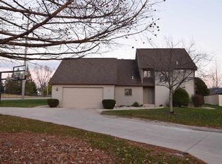 2710 W Burgewood Dr, Muncie, IN 47304