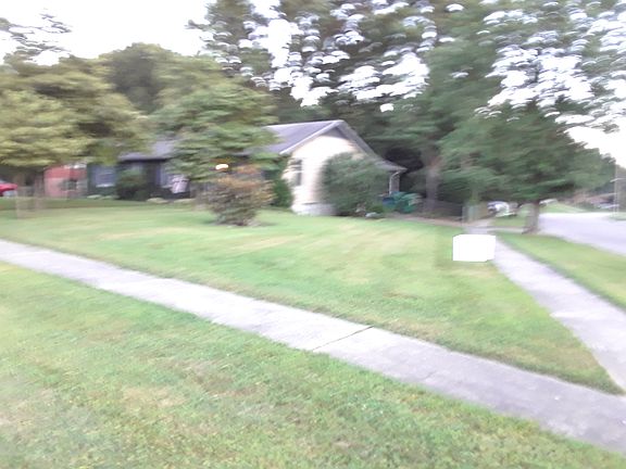 2nd image of 802 Sherwood Dr