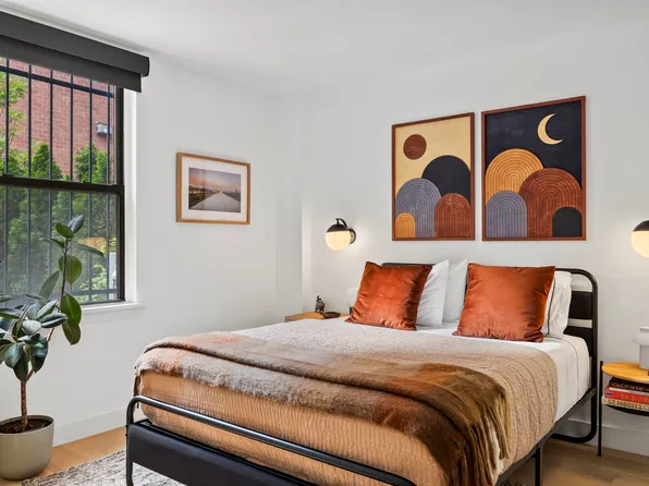 256 Bedford Avenue image 21 of 27