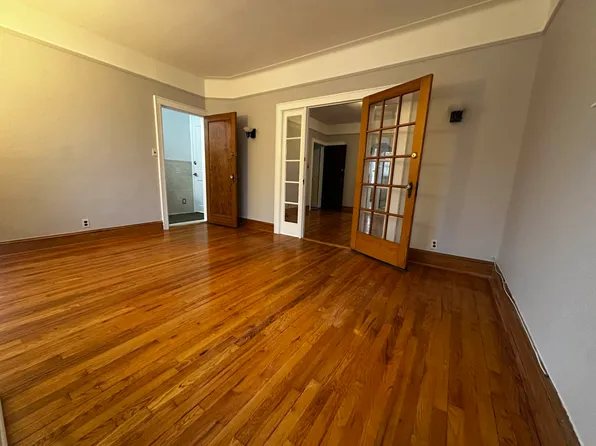 34-51 Crescent Street image 2 of 11