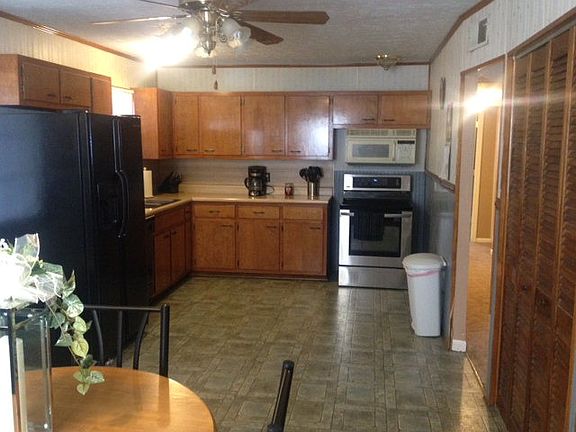 4th image of 703 Colorado Dr