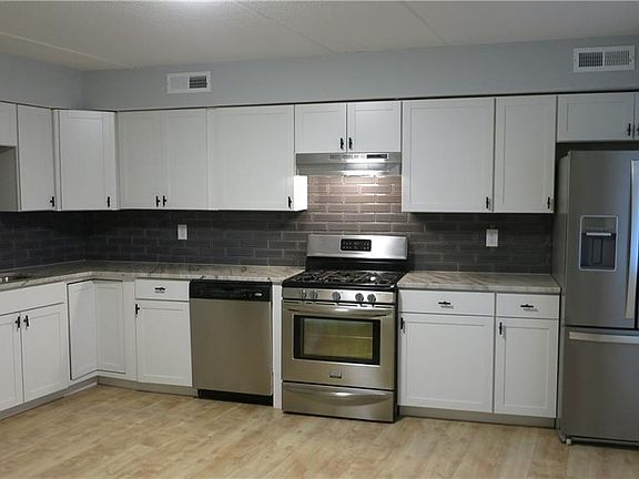 3rd image of 650 E Greenwich Ave APT 106