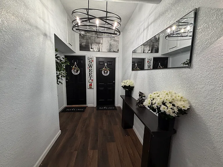 530 N Broadway St — Photo 15