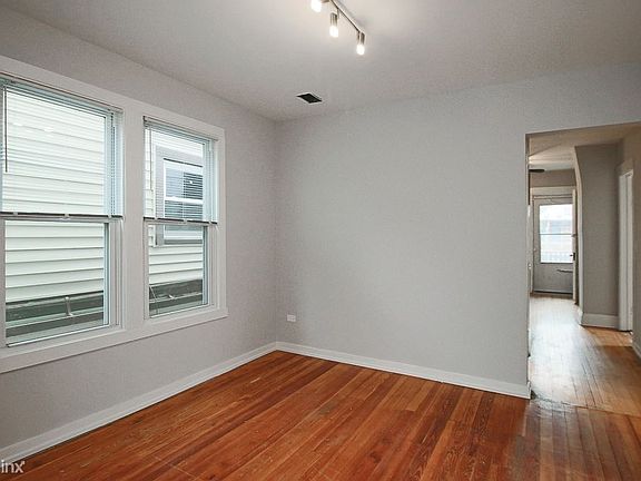 4th image of 1023 W Wellington Ave APT 3