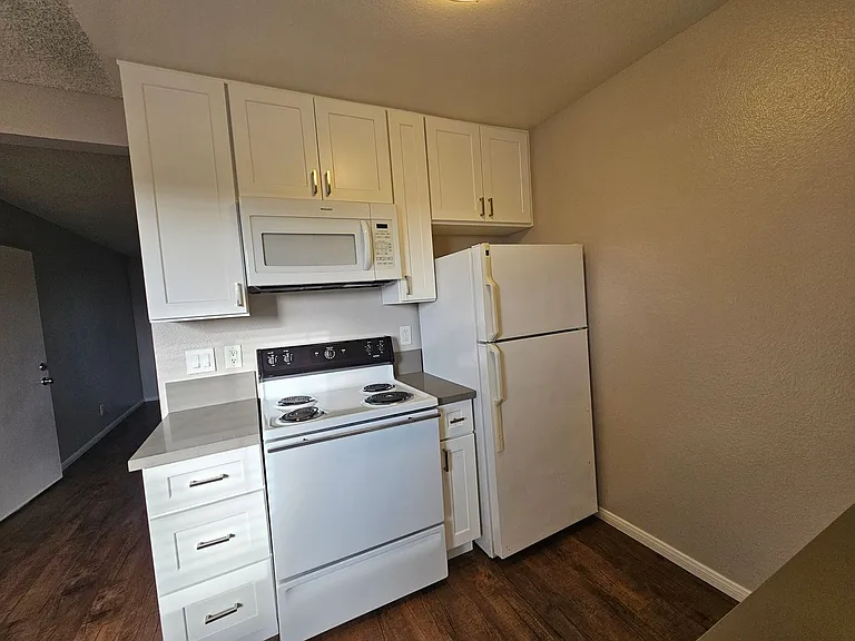 Del Mar Apartment Homes — Photo 54