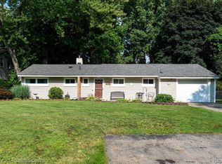 17526 Floral St, Livonia, MI 48152