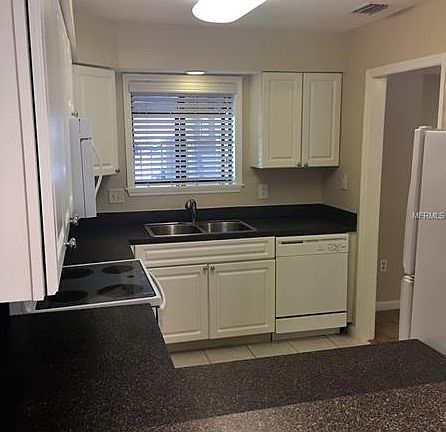 5th image of 940 Douglas 179 Ave