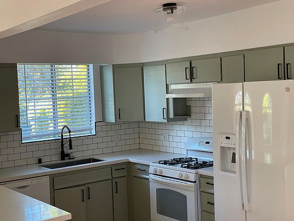 5th image of 2600 Greenfield Ave