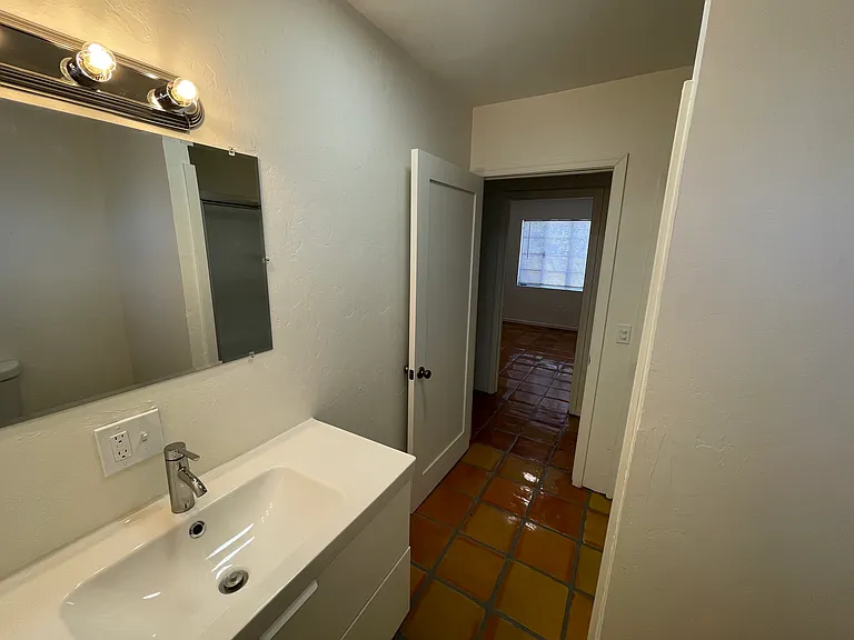 318 N Fremont Ave — Photo 9