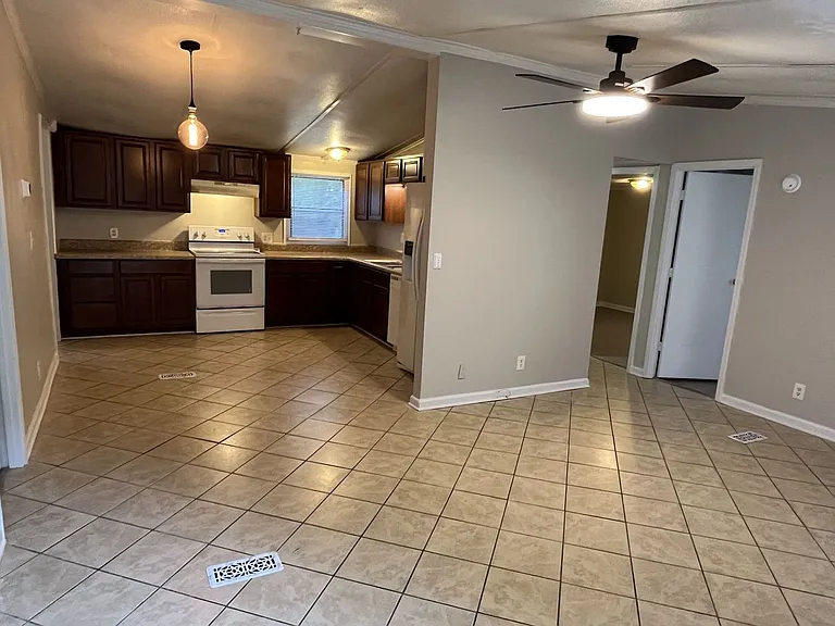 15420 Sharpe Rd — Photo 4
