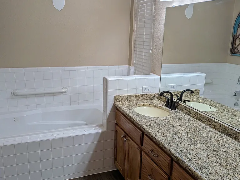 1821 Arbor Dr — Photo 16