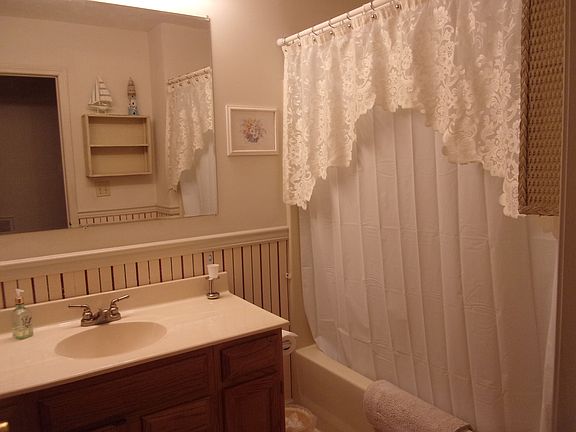 5th image of 4824 Brookview Dr