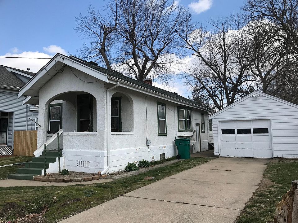 House with Garage