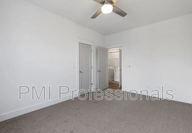 909 E State St — Photo 11