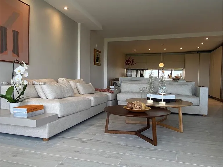 199 Ocean Lane Dr #1112 — Photo 4