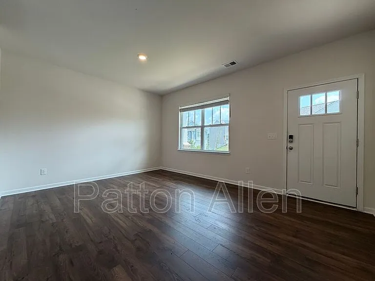 138 Marathon Ln — Photo 3
