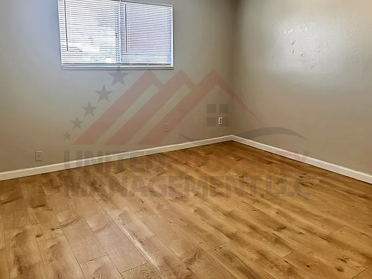 900 Lamont St — Photo 6