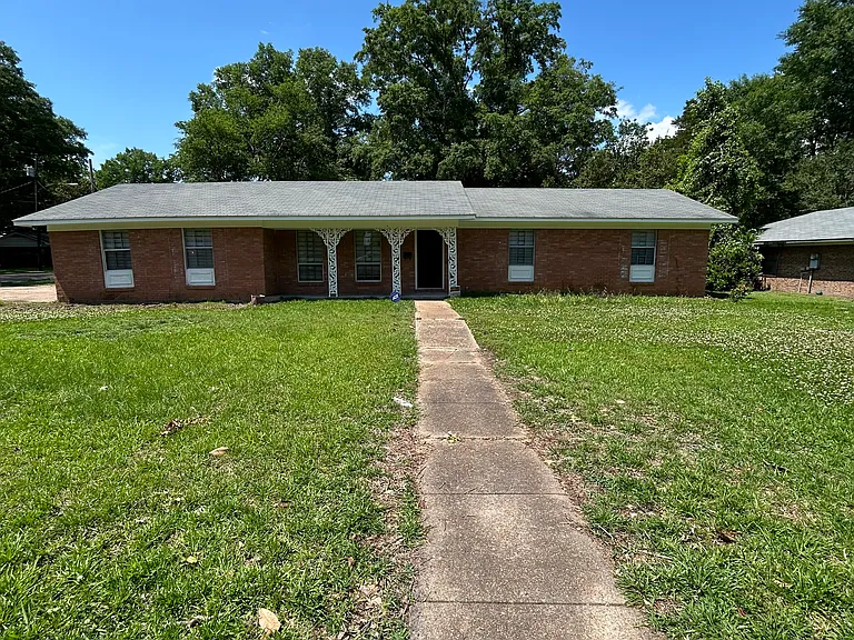 1876 Teakwood Dr — Photo 1