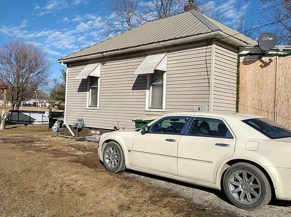 903 W Stone Ave, Fairfield, IA 52556