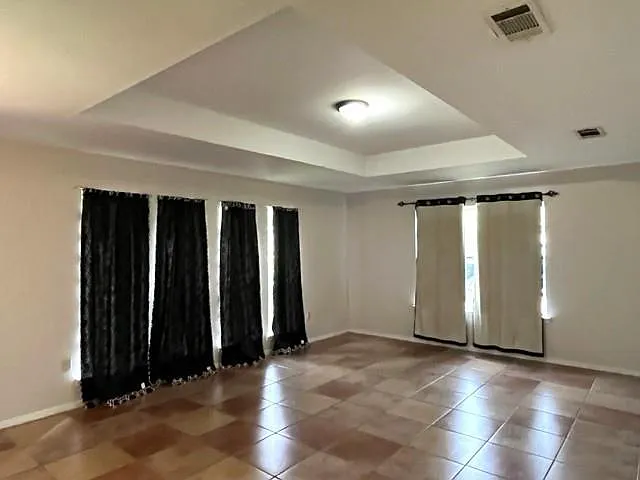 2 bed, 1.0 bath, 983 sqft, $1,375 — Photo 3