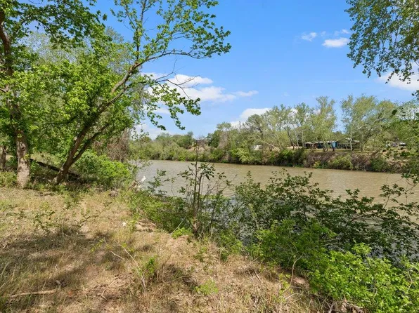 154 Shoreline Dr, Bastrop, TX 78602