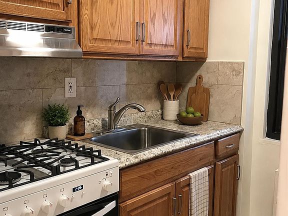 3rd image of 201 Saint Pauls Ave APT 2M
