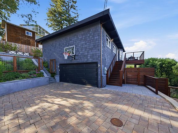 2nd image of 439 Molino Avenue