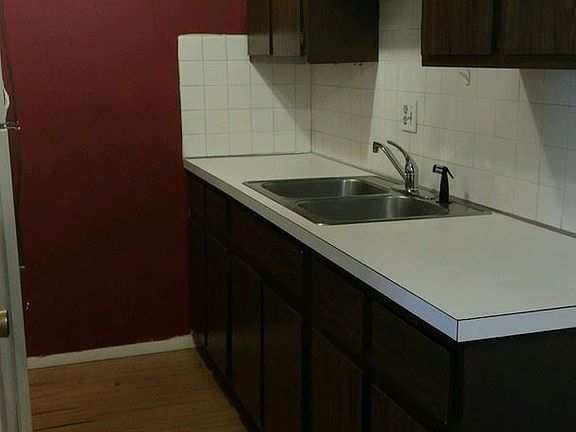 4th image of 233 Robinhood Ln APT 01