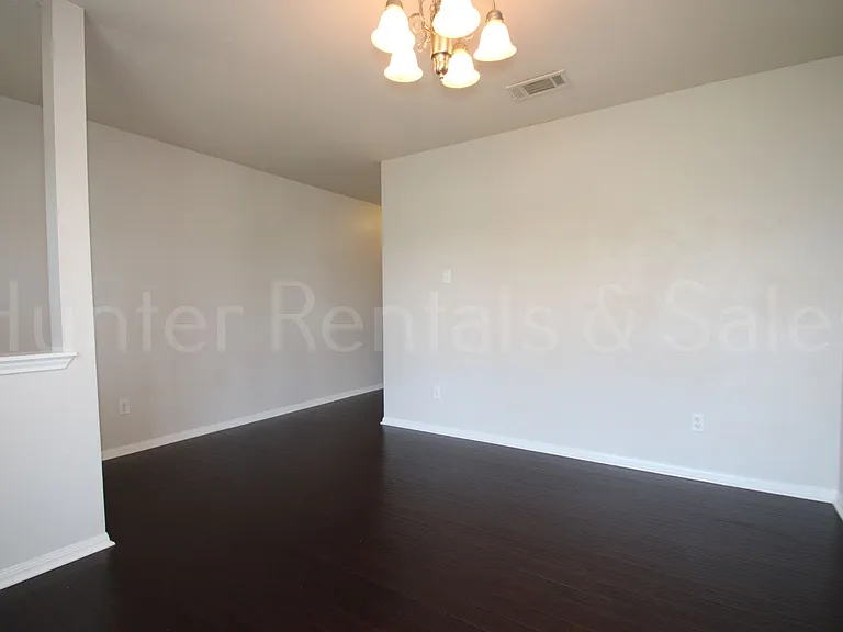 6712 Taree Loop — Photo 6