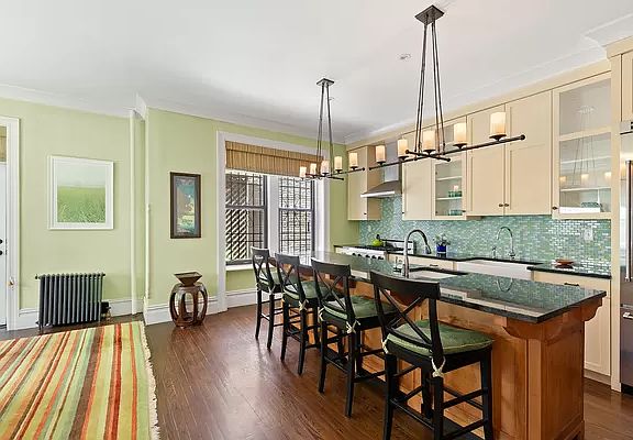 3rd image of 240 W 102nd St APT 11