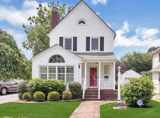 8 Euston Rd, Garden City, NY 11530