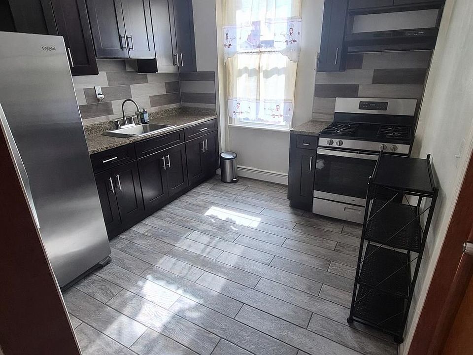 1st image of 39 Bowers St Floor 2