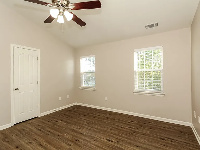130 Hampshire Dr — Photo 10