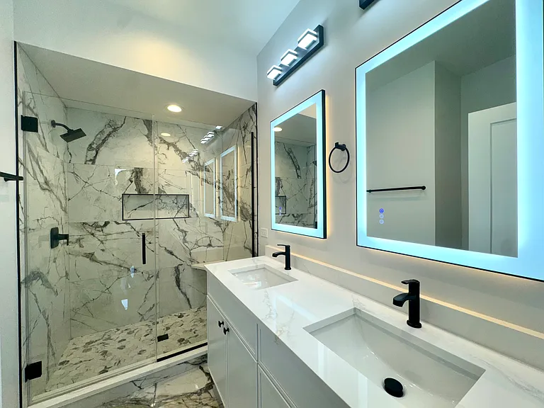 Bathroom 2 (Master)