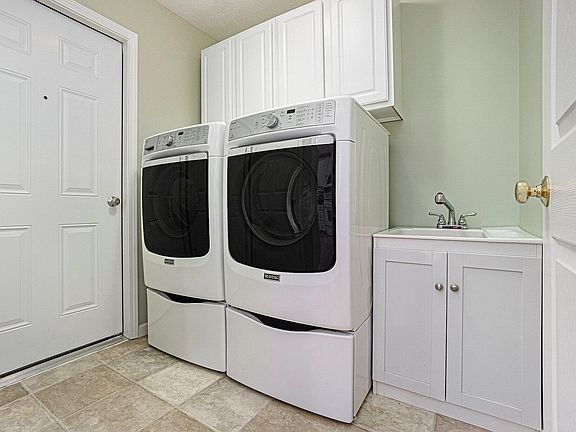 3rd image of 1623 Nixon Ln