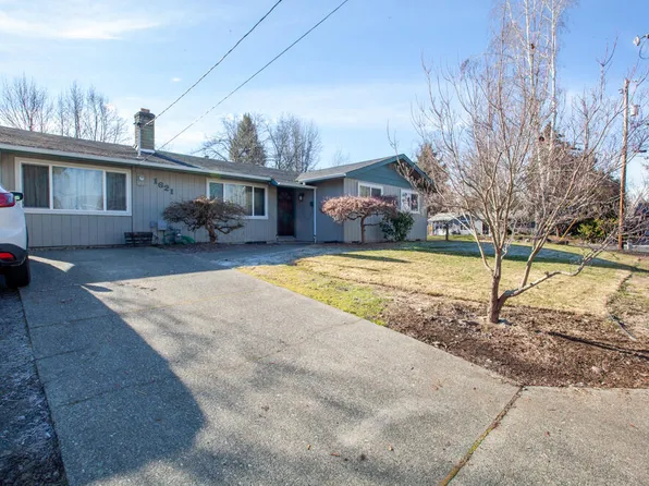 1621 SW Heather Dr, Grants Pass, OR 97526