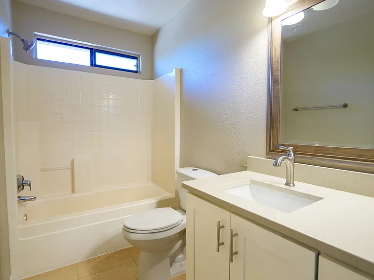 1672 W Wood Crest Ct — Photo 12