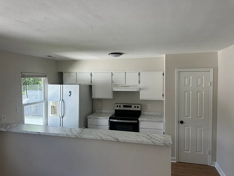 814 47th St #B — Photo 3