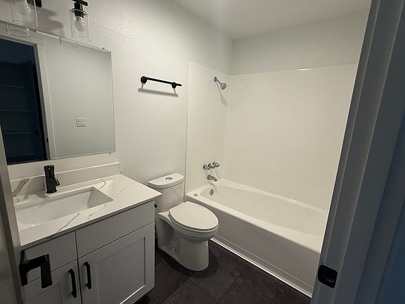 3rd image of 807 E Park Ave #2