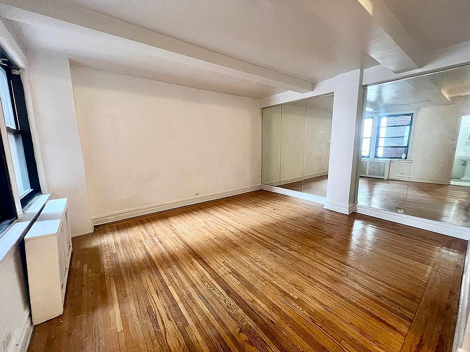 1st image of 457 W 57th St #907