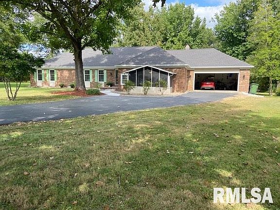3rd image of 1100 Mockingbird Ln